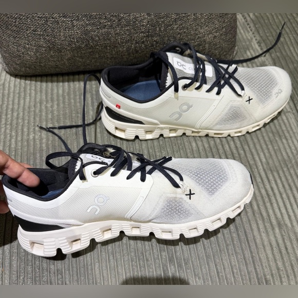 On Running Men's White and Black Sneakers Used in good condition - Picture 4 of 5